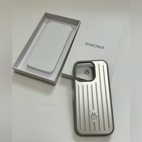 Rimowa Iphone Case Aluminum For Iphone 16 Pro - Picture 5 of 8